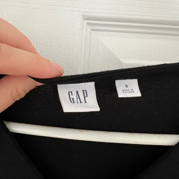 NWOT gap cross front black long sleeve - Picture 3 of 3